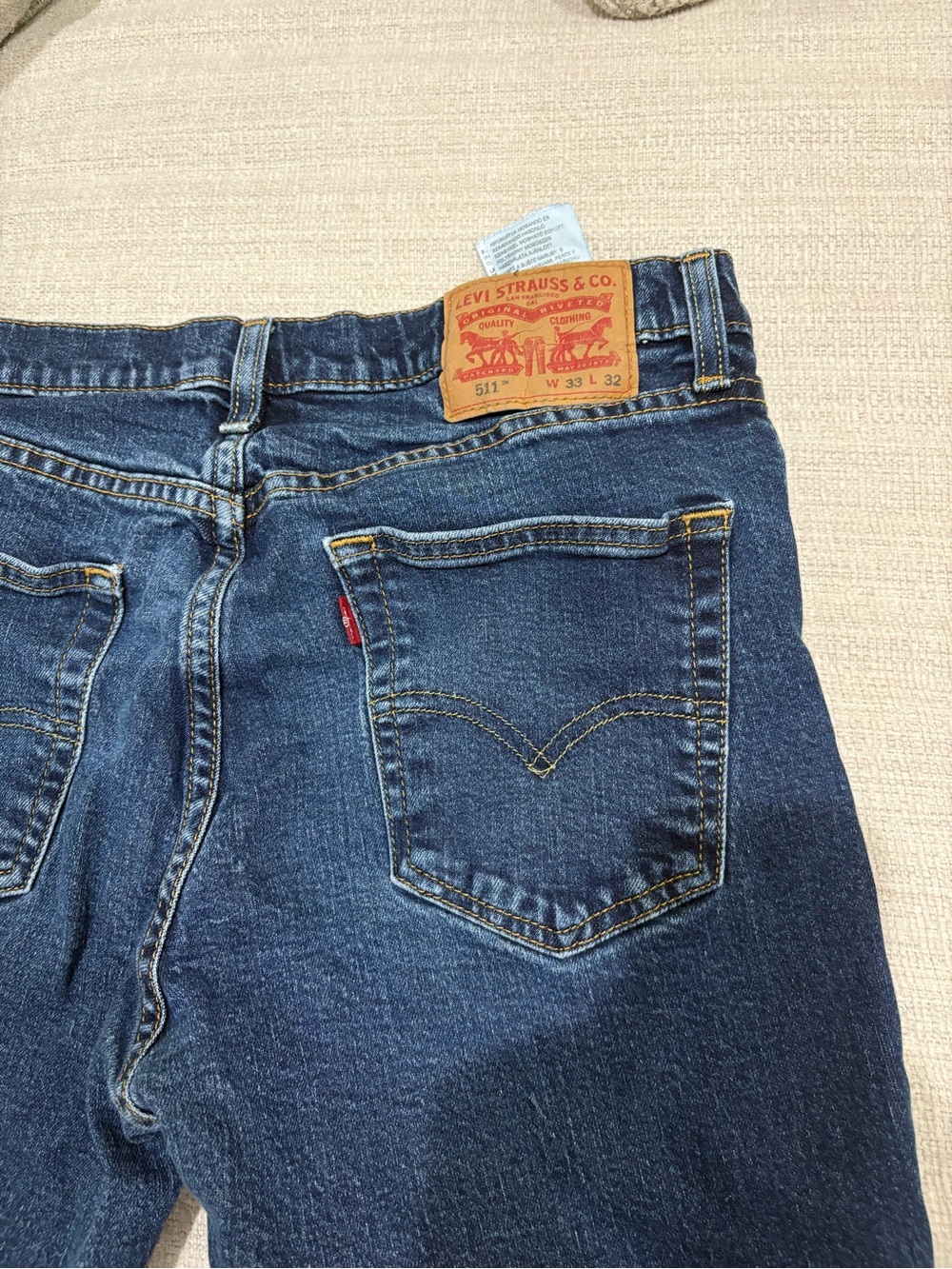 Levi's Medium Blue Denim Jeans with Gold Stitching - Picture 4 of 9